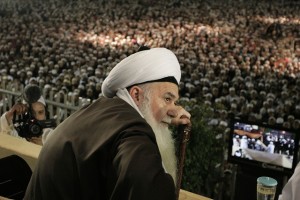 El maestro sufí Shaykh Hisham Kabbani habla frente a miles de seguidores en Yakarta. Crédito: Mohammad Revaldi/IPS