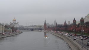 Vista de Moscú, la capital de Rusia, un país donde 1,2 millones de personas están contagiadas con el virus de inmunodeficiencia adquirida (VIH) y la tasa de crecimiento de los infectados crece anualmente entre 10 y 15 por ciento. Ahora, el sistema sanitario se concentra en el combate a la pandemia de la covid-19 y desatiende a quienes tienen VIH/sida. Foto: Ed Holt