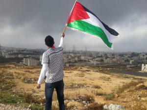 La retirada de la anterior administración de Estados Unidos de la ayuda a los refugiados palestinos, impactó de manera muy dramática al pueblo palestino. Como resultado, se redujo la financiación de los hospitales en Jerusalén Este, lo que agravó la situación de los palestinos durante la pandemia. Foto: Ahmed Abu Hameeda / Unsplash